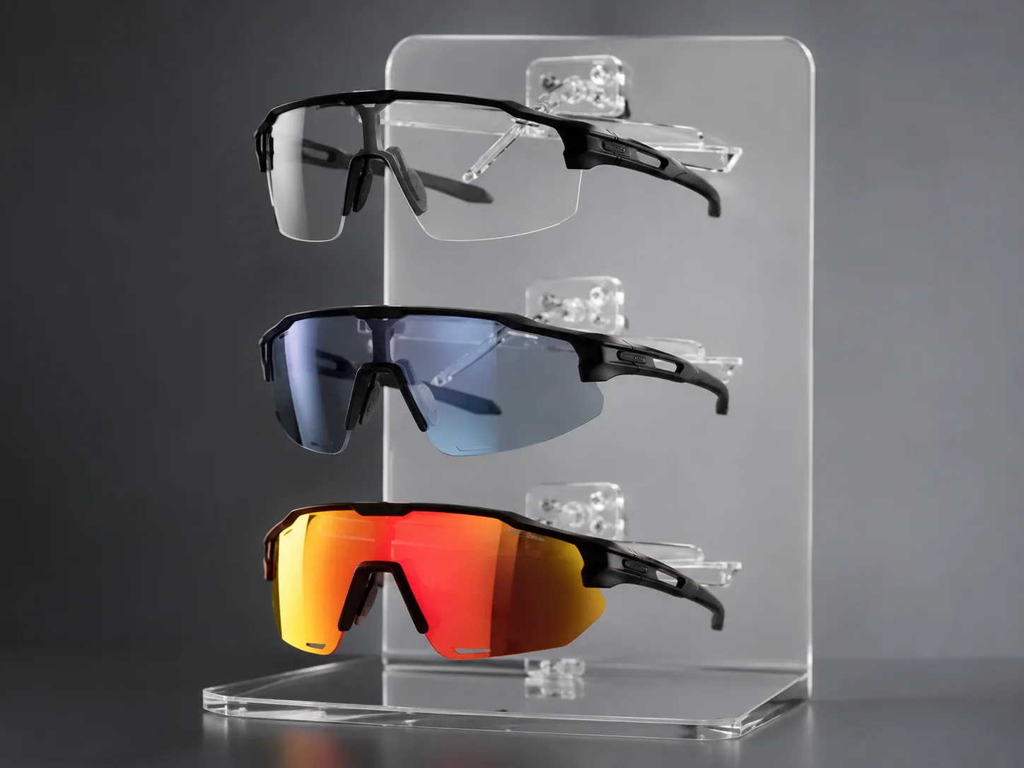Óculos esportivo com grau exposto na Cass Vision Óptica